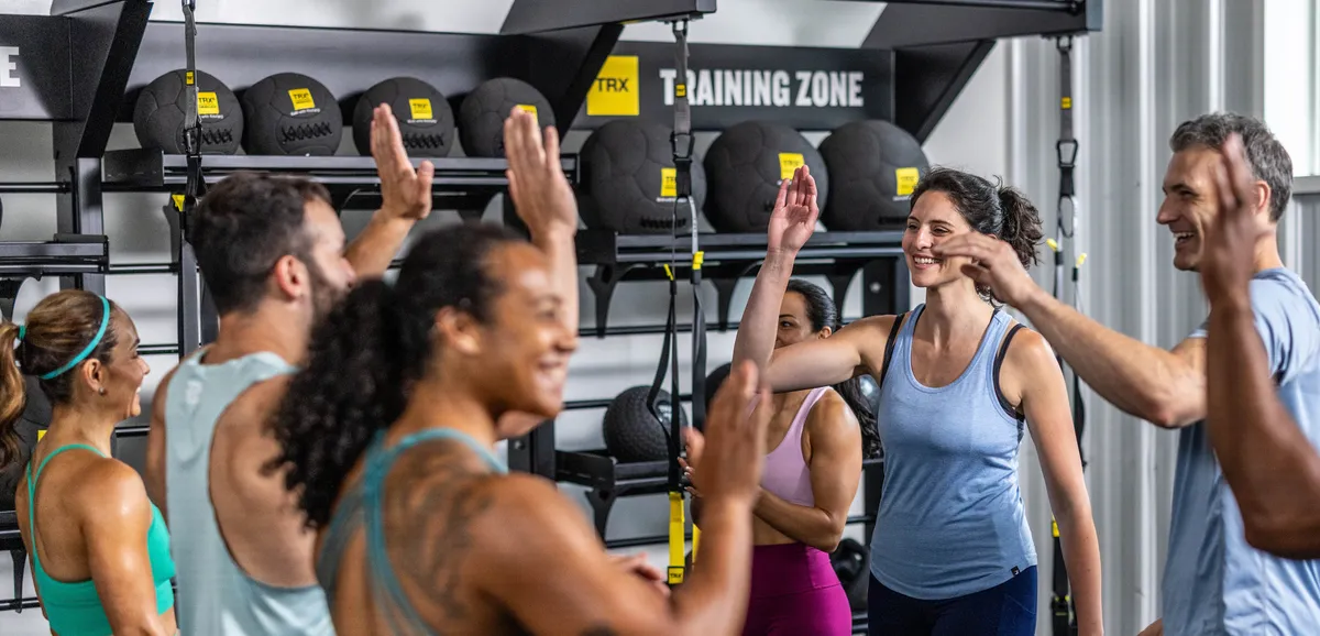 TRX Training in einer gemeinsamen Gruppenschulung